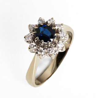 Entourage-Ring aus 585 Weißgold mit Saphir und Brillant, nachhaltiger second hand Schmuck perfekt aufgearbeitet