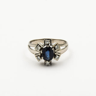 Entourage-Ring aus 585 Weißgold mit Saphir und Brillant, nachhaltiger second hand Schmuck perfekt aufgearbeitet