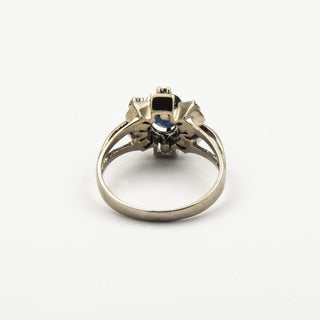 Entourage-Ring aus 585 Weißgold mit Saphir und Brillant, nachhaltiger second hand Schmuck perfekt aufgearbeitet