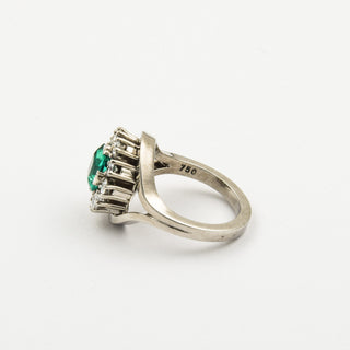 Entourage-Ring aus 750 Weißgold mit Smaragd und Brillant, nachhaltiger second hand Schmuck perfekt aufgearbeitet