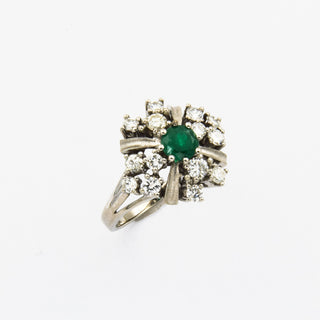 Entourage-Ring aus 585 Weißgold mit Smaragd und Brillant, nachhaltiger second hand Schmuck perfekt aufgearbeitet