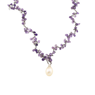 Halskette aus Edelstahl mit Amethyst und Perle, nachhaltiger second-hand Schmuck perfekt aufgearbeitet