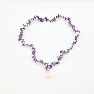 Halskette aus Edelstahl mit Amethyst und Perle, nachhaltiger second-hand Schmuck perfekt aufgearbeitet