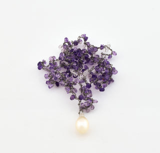 Halskette aus Edelstahl mit Amethyst und Perle, nachhaltiger second-hand Schmuck perfekt aufgearbeitet