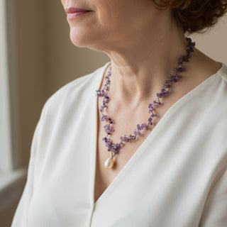 Halskette aus Edelstahl mit Amethyst und Perle, nachhaltiger second-hand Schmuck perfekt aufgearbeitet