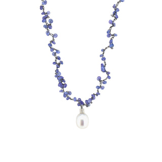 Halskette aus Edelstahl mit Iolith und Perle, nachhaltiger second-hand Schmuck perfekt aufgearbeitet