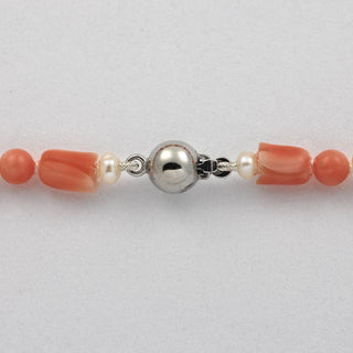 Korallenkette mit Perle und Kugelschließe aus 925 Silber, hochwertiger second hand Schmuck perfekt aufgearbeitet