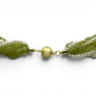 Perlenkette mit Peridot und Schließe aus 585 Gelbgold, nachhaltiger second hand Schmuck perfekt aufgearbeitet