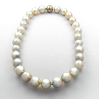 Perlenkette mit Schließe aus 950 Platin, nachhaltiger second hand Schmuck perfekt aufgearbeitet