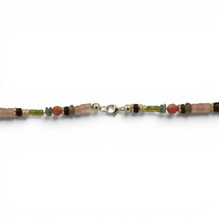 Halskette aus Rosenquarz, Labradorit und Granat mit Zwischenteilen und Schließe aus Silber, nachhaltiger second hand Schmuck perfekt aufgearbeitet