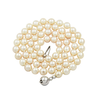 Perlenkette mit Schließe aus 585 Weißgold, nachhaltiger second hand Schmuck perfekt aufgearbeitet