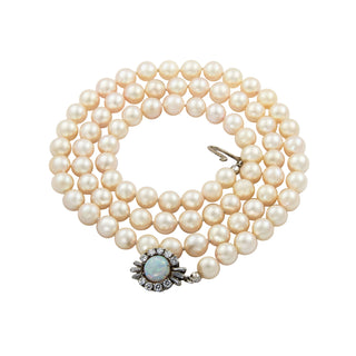 Perlenkette mit Schließe aus 585 Weißgold mit Opal und Diamant, nachhaltiger second hand Schmuck perfekt aufgearbeitet