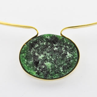 Halsreif aus 585 Gelbgold mit Zoisit, hochwertiger second hand Schmuck perfekt aufgearbeitet