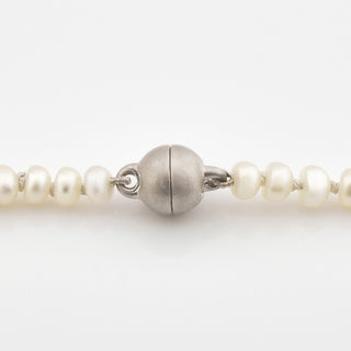 Perlenkette mit Schließe aus Silber, nachhaltiger second hand Schmuck perfekt aufgearbeitet