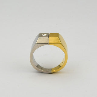 Herrenring aus 750 Gelb- und Weißgold mit Brillant, nachhaltiger second hand Schmuck perfekt aufgearbeitet