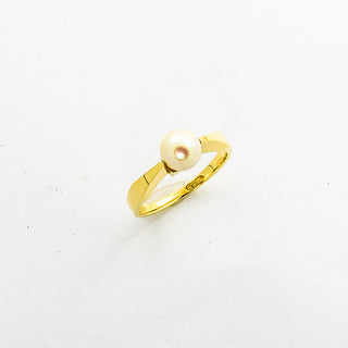 Johann Kaiser Ring aus 585 Gelbgold mit Perle, nachhaltiger second hand Schmuck perfekt aufgearbeitet