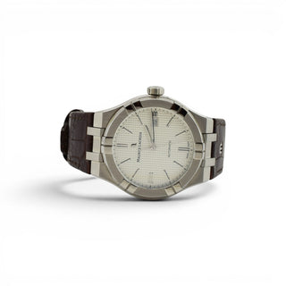 Maurice Lacroix Herrenarmbanduhr AIKON Automatik mit Datumsanzeige und verschraubte Krone und Sichtboden zeitgenössisch, gebrauchte Luxusuhr im Top-Zustand