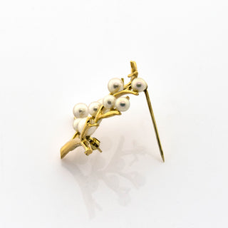 Mikimoto Perlenbrosche aus 585 Gelbgold, nachhaltiger second hand Schmuck perfekt aufgearbeitet