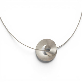 Niessing Anhänger Looping aus 950 Platin, nachhaltiger second-hand Schmuck perfekt aufgearbeitet