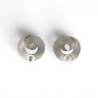 Niessing Ohrstecker Looping aus 950 Platin, nachhaltiger second-hand Schmuck perfekt aufgearbeitet