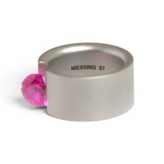Niessing Ring Akrobat aus Edelstahl mit synth. Stein, nachhaltiger second-hand Schmuck perfekt aufgearbeitet