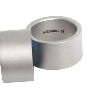 Niessing Ring Max aus Edelstahl mit synth. Stein, nachhaltiger second-hand Schmuck perfekt aufgearbeitet