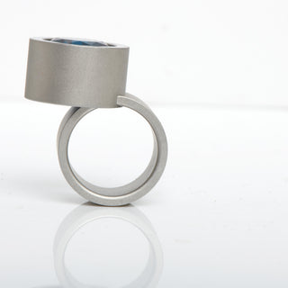 Niessing Ring Max aus Edelstahl mit synth. Stein, nachhaltiger second-hand Schmuck perfekt aufgearbeitet
