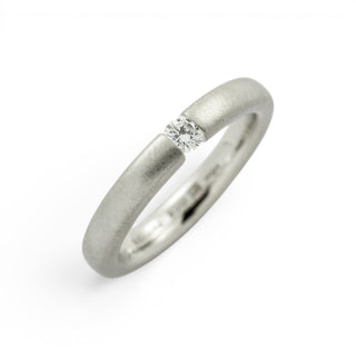 Niessing Brillantring Oval aus 950 Platin, nachhaltiger second-hand Schmuck perfekt aufgearbeitet