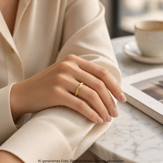 Niessing Ring Setario 3 kleine Welle aus 750 Gelbgold, nachhaltiger second-hand Schmuck perfekt aufgearbeitet