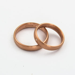 Niessing Trauringe gewölbt/bombiert aus 585 Rotgold mit Brillant, nachhaltiger second hand Schmuck perfekt aufgearbeitet