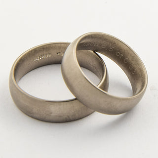 Niessing Trauringe spitzoval/flach aus 750 Graugold mit Brillant, nachhaltiger second hand Schmuck perfekt aufgearbeitet