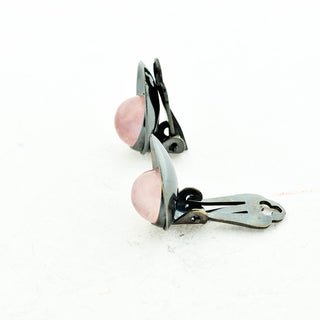 Nils Erik From Ohrclips aus 925 Silber vergoldet mit Rosenquarz, nachhaltiger second hand Schmuck perfekt aufgearbeitet