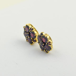 Granatohrclips aus 333 Gelbgold, nachhaltiger second hand Schmuck perfekt aufgearbeitet