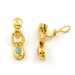Ohrclips aus 750 Gelbgold mit Opal und Diamant, nachhaltiger second hand Schmuck perfekt aufgearbeitet