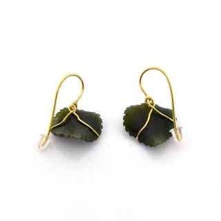 Ohrhänger aus 750 Gelbgold mit Jade, nachhaltiger second hand Schmuck perfekt aufgearbeitet