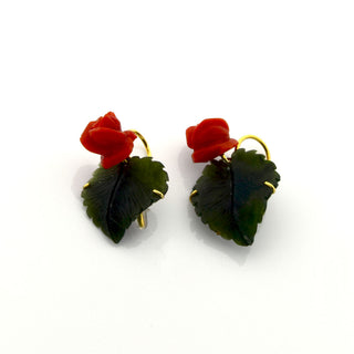 Korallenohrhänger aus 750 Gelbgold mit Jade, nachhaltiger second hand Schmuck perfekt aufgearbeitet