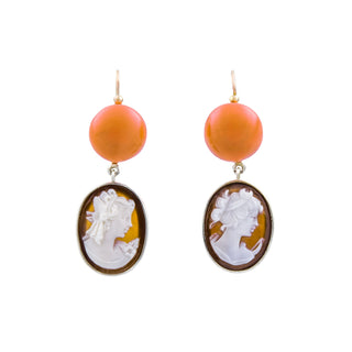 Korallenohrhänger aus 585 Gelbgold mit Kamee/Gemme, nachhaltiger second hand Schmuck perfekt aufgearbeitet