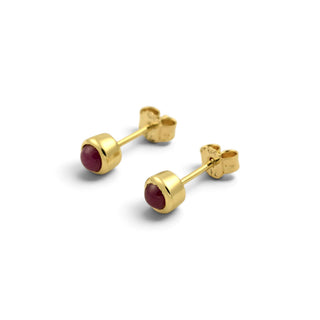 Rubinohrstecker aus 585 Gelbgold, nachhaltiger second-hand Schmuck perfekt aufgearbeitet