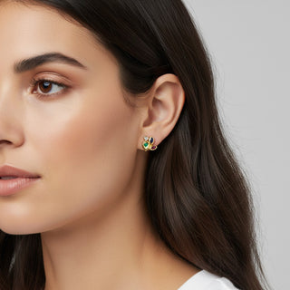 Saphirohrstecker aus 585 Gelb- und Weißgold mit Rubin und Smaragd, nachhaltiger second hand Schmuck perfekt aufgearbeitet