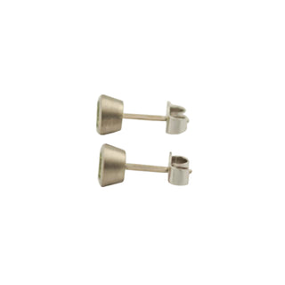 Ohrstecker aus 585 Weißgold mit Peridot, nachhaltiger second hand Schmuck perfekt aufgearbeitet