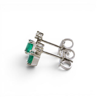 Smaragdohrstecker aus 750 Weißgold mit Brillant, nachhaltiger second-hand Schmuck perfekt aufgearbeitet