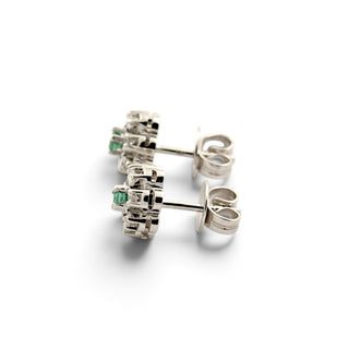 Smaragdohrstecker aus 750 Weißgold mit Brillant, nachhaltiger second-hand Schmuck perfekt aufgearbeitet