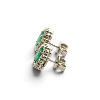 Smaragdohrstecker aus 750 Weißgold mit Brillant, nachhaltiger second-hand Schmuck perfekt aufgearbeitet