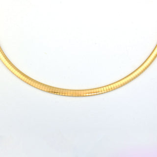 Omegareif aus 750 Gelbgold, nachhaltiger second hand Schmuck perfekt aufgearbeitet