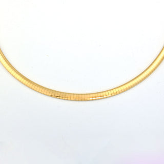 Omegareif aus 750 Gelbgold, nachhaltiger second hand Schmuck perfekt aufgearbeitet