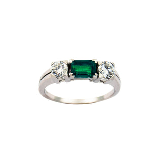 Richarz Smaragdring aus 750 Weißgold mit Brillant, nachhaltiger second hand Schmuck perfekt aufgearbeitet