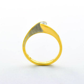 Brillantring aus 750 Gelb- und Weißgold, nachhaltiger second hand Schmuck perfekt aufgearbeitet
