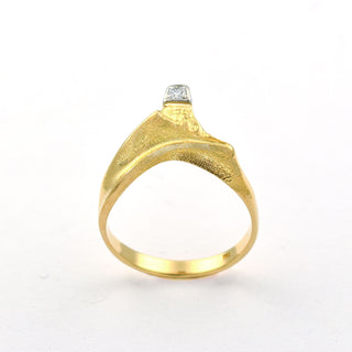 Brillantring aus 750 Gelb- und Weißgold, nachhaltiger second hand Schmuck perfekt aufgearbeitet