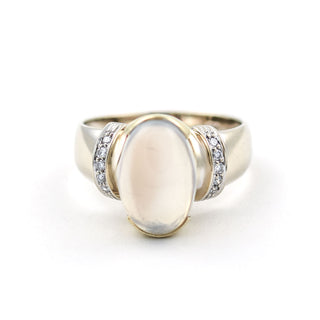 Ring aus 585 Gelb- und Weißgold mit Mondstein und Brillant, nachhaltiger second hand Schmuck perfekt aufgearbeitet