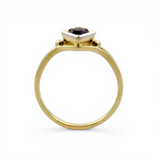 Ring aus 585 Gelb- und Weißgold mit Amethyst, nachhaltiger second hand Schmuck perfekt aufgearbeitet
